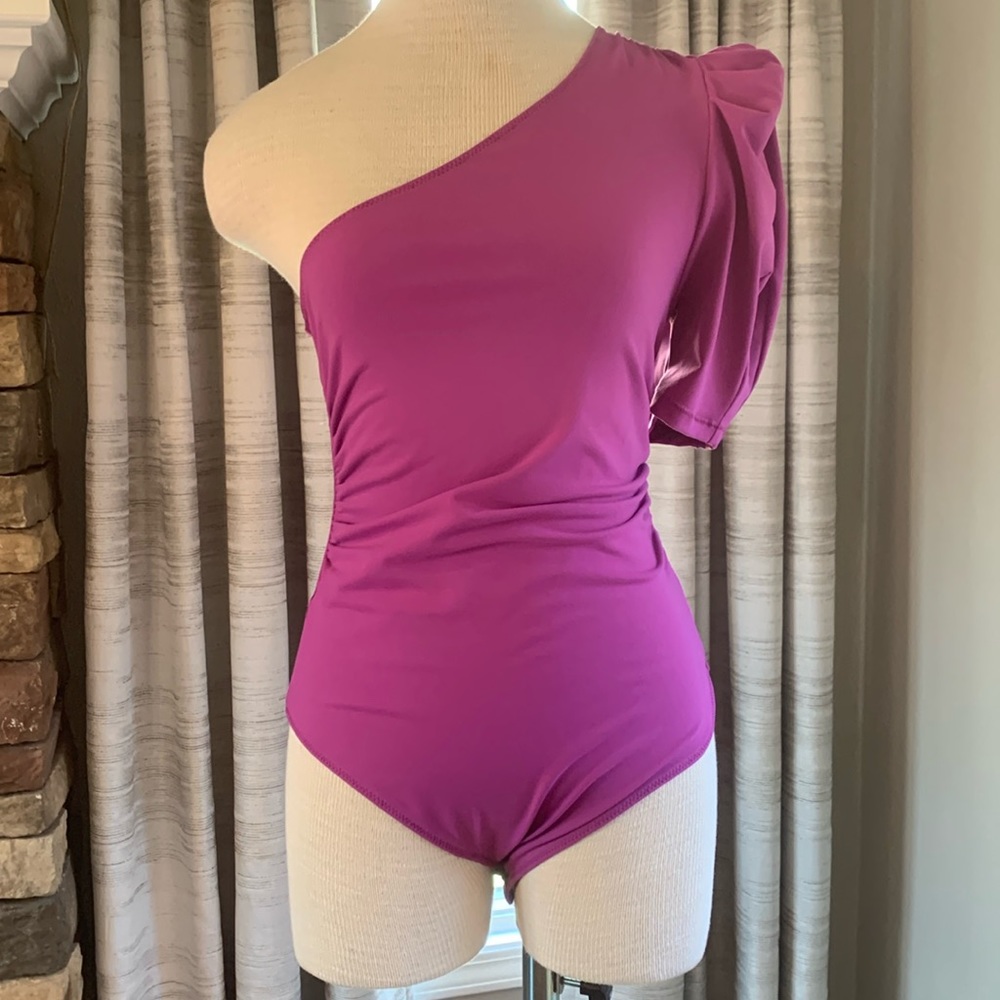 Free People sz S one shoulder magenta body suit